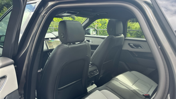 Land Rover Range Rover Velar 3.0 D300 MHEV Belgravia Edition Satin 5dr Auto Diesel Estate - Image 25